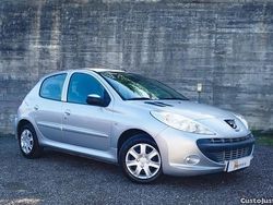 Cinza Usado 2011 Peugeot 206+ Citadino | € 5.250