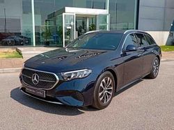 Azul Usado 2024 Mercedes E220 Advanced Carrinha | € 53.390 (Preço elevado)