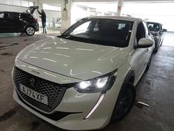 Branco Usado 2021 Peugeot e-208 Allure Citadino | € 17.490 (Preço justo)
