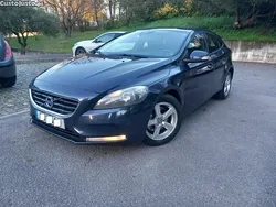 Azul Usado 2015 Volvo V40 Momentum Carrinha | € 10.990 (Preço justo)