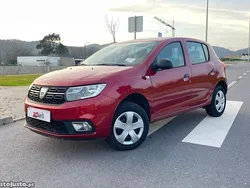 Vermelho Usado 2015 Dacia Sandero Comfort Citadino | € 8.400 (Bom preço)