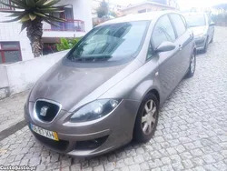 Castanho Usado 2004 Seat Altea Monovolume | € 3.950 (Bom preço)