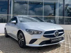Cinzento Usado 2023 Mercedes CLA180 Style Sedan | € 38.490 (Bom preço)