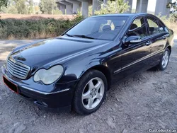 Azul Usado 2001 Mercedes C200 Elegance Sedan | € 4.999 (Preço justo)