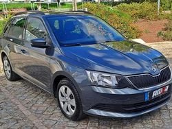 Cinzento Usado 2016 Skoda Fabia Ambition Citadino | € 7.850 (Preço justo)