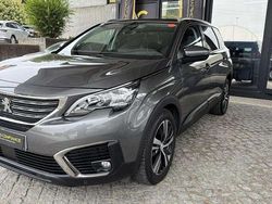 Cinzento Usado 2019 Peugeot 5008 Monovolume | € 18.998 (Preço justo)