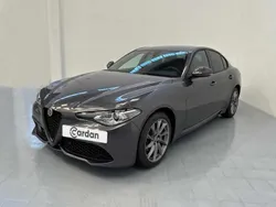 Cinzento Usado 2023 Alfa Romeo Giulia | € 46.500 (Preço elevado)