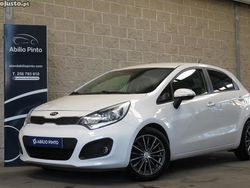 Branco Usado 2013 Kia Rio Sport Sedan | € 7.900