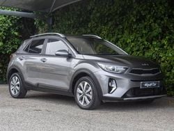 Cinzento Usado 2024 Kia Stonic SUV | € 17.900 (Preço justo)