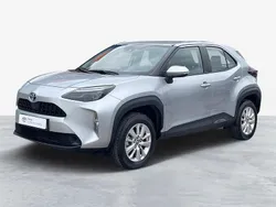 Cinza (pintura metalizada) Usado 2024 Toyota Yaris Comfort Sedan | € 26.750 (Preço justo)