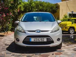 Cinza Usado 2010 Ford Fiesta Trend Citadino | € 9.900