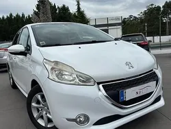 Branco Usado 2015 Peugeot 208 Style Citadino | € 7.900 (Preço justo)