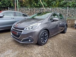 Cinza Usado 2019 Peugeot 208 Style Citadino | € 13.500 (Preço elevado)