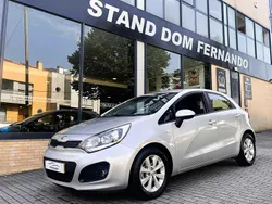 Cinza Usado 2013 Kia Rio EX Citadino | € 7.000 (Preço justo)