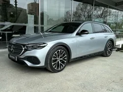 Azul Usado 2025 Mercedes E300 Avantgarde Carrinha | € 83.900