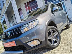 Cinzento Usado 2017 Dacia Sandero Stepway Citadino | € 13.750 (Preço justo)