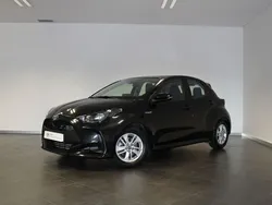Preto (pintura metalizada) Usado 2021 Toyota Yaris Comfort Sedan | € 21.750