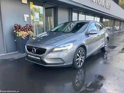 Cinza Usado 2017 Volvo V40 Momentum Carrinha | € 17.250 (Preço justo)