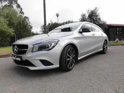 Cinzento Usado 2016 Mercedes CLA180 Sedan | € 18.750 (Preço justo)