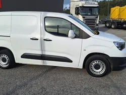 Branco Usado 2019 Opel Combo Essentia Monovolume | € 12.500 (Preço justo)
