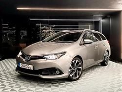 Cinzento prata metalizado Usado 2016 Toyota Auris Sport Citadino | € 16.900
