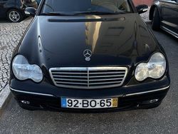 Usado 2003 Mercedes C220 Elegance Sedan | € 4.000