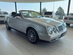 Cinza prata Usado 1999 Mercedes CLK230 Cabrios | € 9.990 (Preço justo)