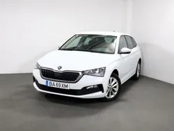 Branco Usado 2023 Skoda Scala Ambition Citadino | € 18.190 (Preço justo)