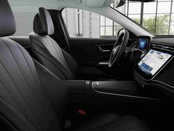 Cinzento Novo 2025 Mercedes E300 Sedan | € 77.670 (Preço justo)