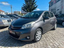 Cinza Usado 2013 Toyota Yaris Comfort | € 9.500 (Preço justo)