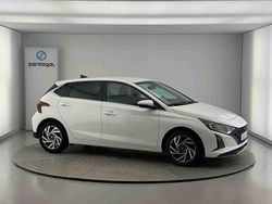 Branco Usado 2024 Hyundai i20 Comfort Citadino | € 16.990 (Preço justo)