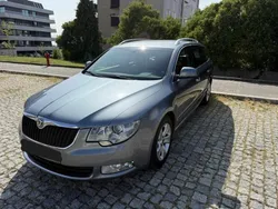 Cinzento Usado 2013 Skoda Superb Carrinha | € 7.000