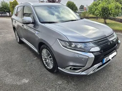 Usado 2021 Mitsubishi Outlander P-HEV Sedan | € 17.500