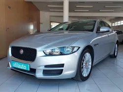 Cinzento Usado 2015 Jaguar XE Sedan | € 17.900 (Preço justo)