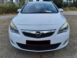 Branco Usado 2015 Opel Astra Selection Citadino | € 8.750 (Preço justo)