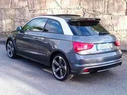 Cinzento Usado 2011 Audi A1 S-Line Citadino | € 15.300