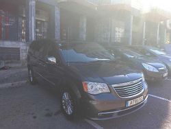 Usado 2015 Chrysler Town & Country Sedan | € 7.500