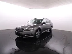 Cinzento Usado 2023 Skoda Superb | € 30.900 (Bom preço)