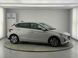 Cinzento Usado 2024 Hyundai i20 Comfort Citadino | € 17.490 (Preço justo)
