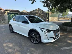 Branco Usado 2021 Peugeot e-208 GT Citadino | € 18.990 (Preço justo)