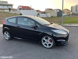 Preto Usado 2013 Ford Fiesta ST Citadino | € 13.990 (Preço justo)