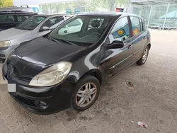Usado 2006 Renault Clio II Sedan | € 2.200