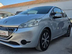 Cinza Usado 2012 Peugeot 208 Access Citadino | € 9.990 (Preço justo)