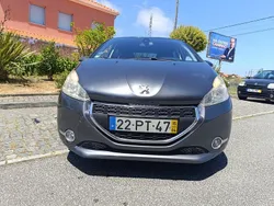 Cinza Usado 2015 Peugeot 208 Active Citadino | € 8.250 (Preço justo)