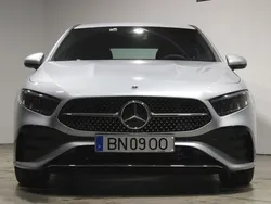 Cinza Usado 2024 Mercedes A180 AMG line Sedan | € 38.900 (Preço justo)