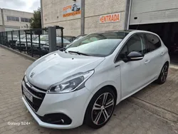 Branco Usado 2017 Peugeot 208 GT-line Citadino | € 11.900 (Preço justo)