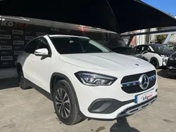 Branco Usado 2022 Mercedes GLA250 Style SUV | € 37.900