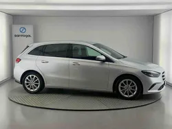 Cinza Usado 2019 Mercedes B180 Progressive Monovolume | € 27.000 (Caro)