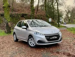 Cinzento Usado 2018 Peugeot 208 Active Citadino | € 10.000 (Preço justo)