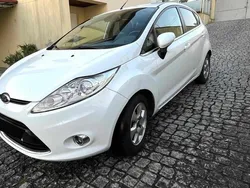 Branco Usado 2011 Ford Fiesta Titanium Citadino | € 7.990 (Preço justo)